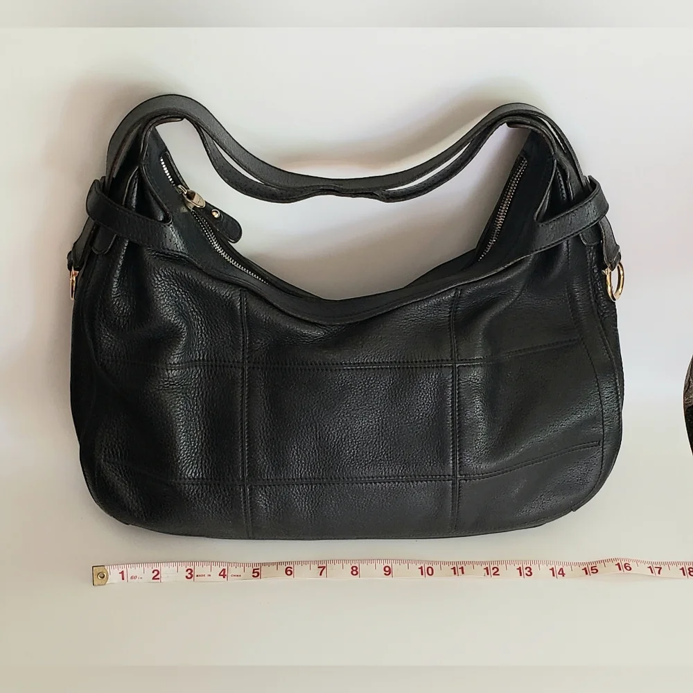 Salvatore Ferragamo Women's Black Leather Hobo Handbag Purse